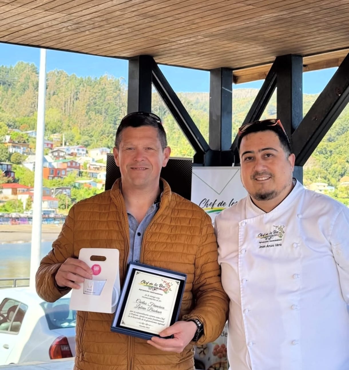 Reconocimiento al Chef Carlos Labrin por su trayectoria en gastronomía regional